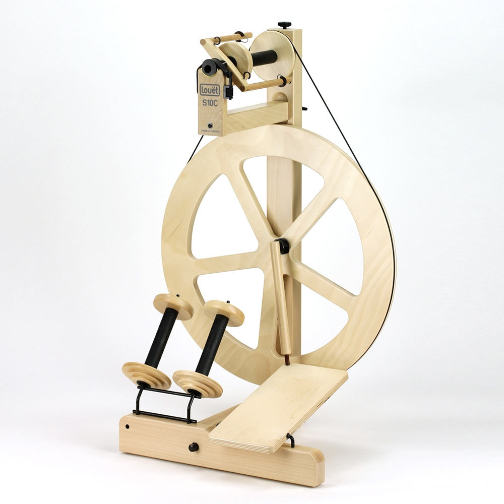 The S10 Irish Tension St 5 spoke spinning wheel showcases a single treadle with a five-spoke design, perfect for crafting a variety of yarns with precision and ease in any fiber art project.