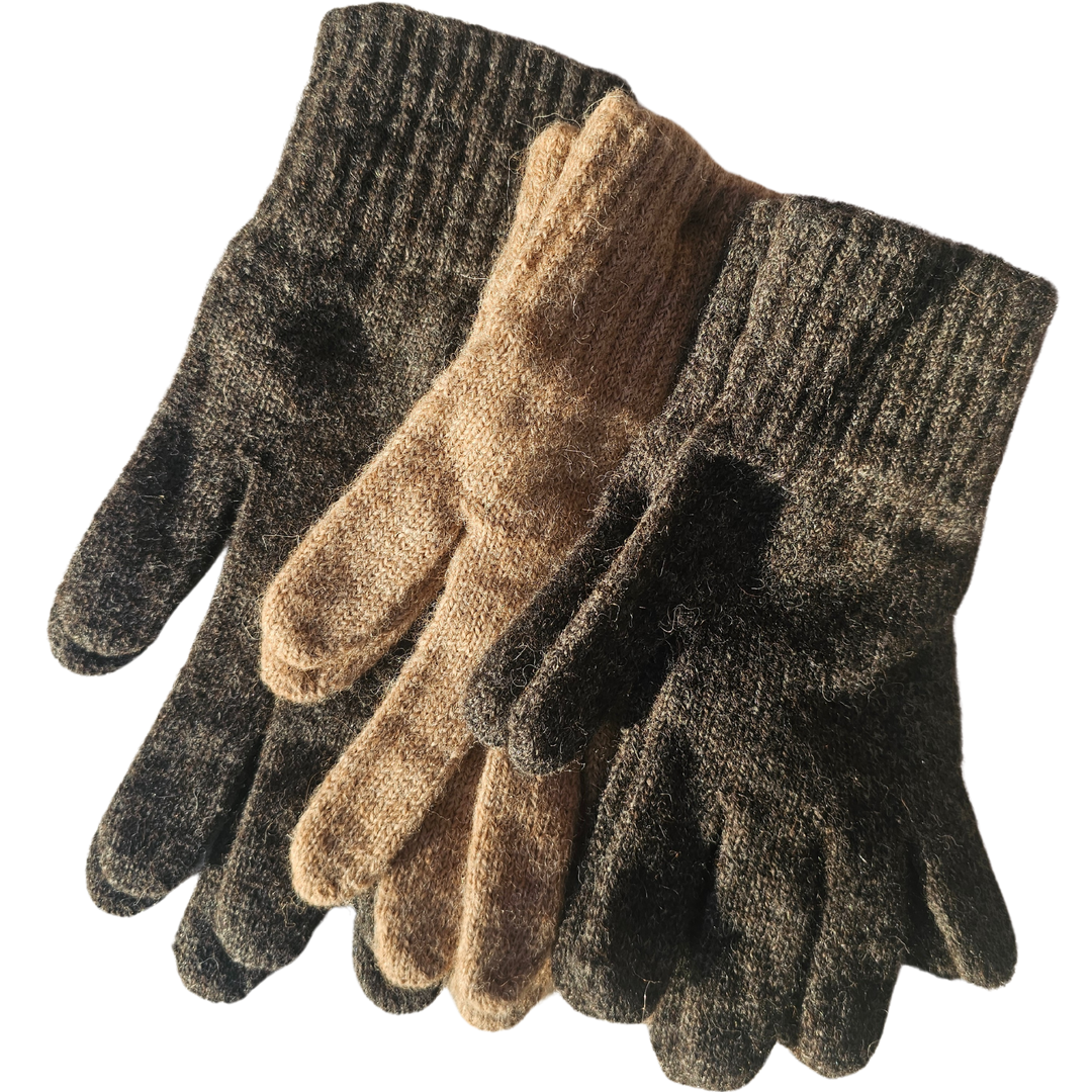 Soft and warm wool-alpaca gloves in a classic knit design, perfect for winter wear and outdoor activities, offering comfort and durability