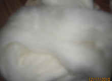 Load image into Gallery viewer, Soft Natural White Cheviot Easy to Spin Spinning Felting Hand Painting Dyeing Ecru
