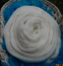 Load image into Gallery viewer, Ashland Bay Superwash Merino Dyeing Hand Painting Spinning
