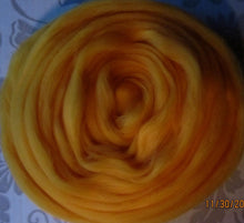 Load image into Gallery viewer, Soft Gold Merino Ashland Bay Spinning Felting Blending SUPER FAST SHIPPING!
