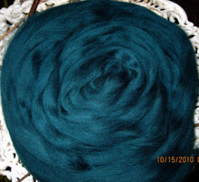 Load image into Gallery viewer, Tartan Soft Ashland Bay Merino 1 oz Spinning and Felting SUPER FAST SHIPPING!
