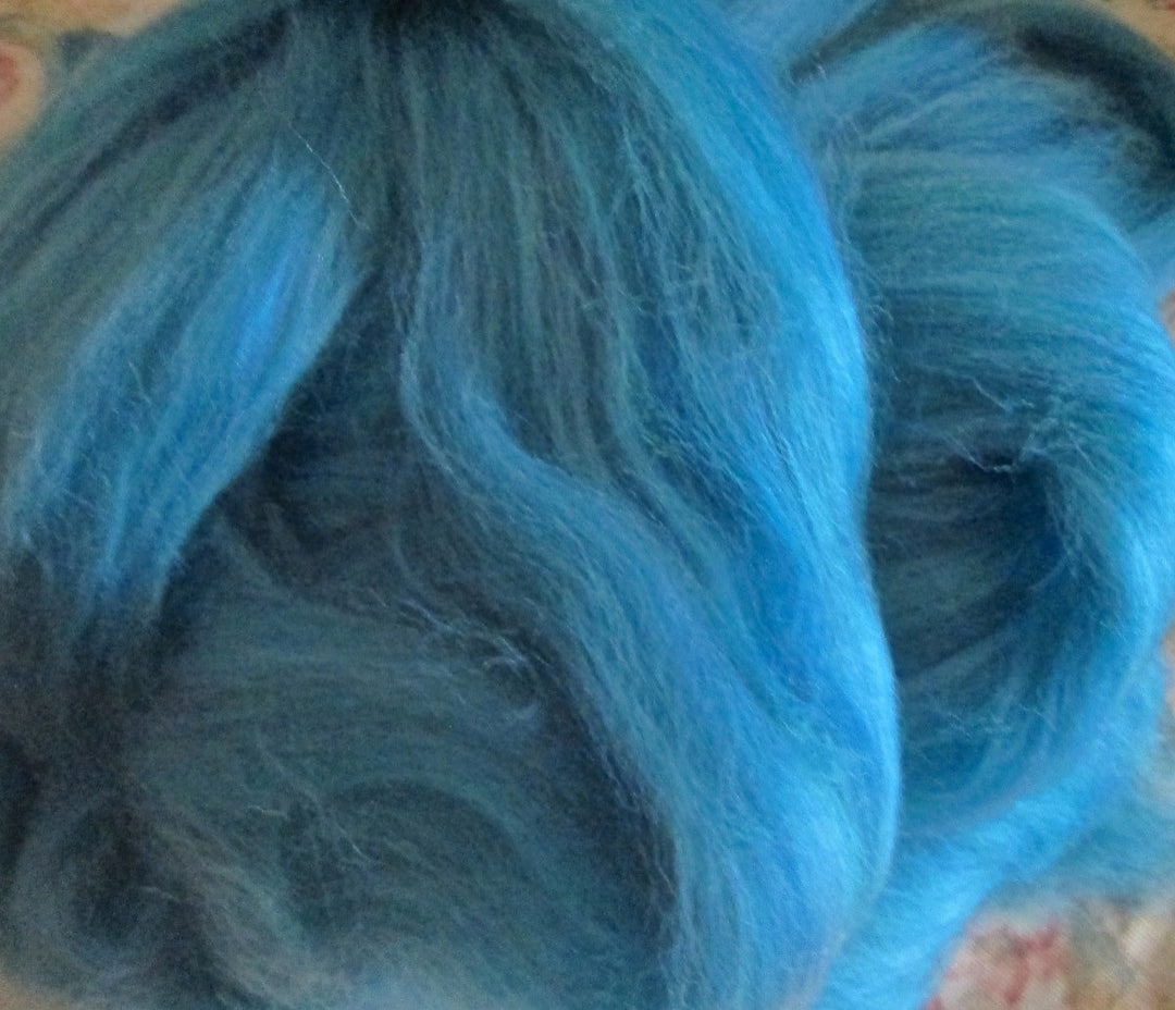 Stunning Super Soft Cyan Fusion Superfine 19 Micron Merino Top Ashland Bay