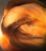 Load image into Gallery viewer, Soft Tangerine Merino Roving Ashland Bay SUPERFAST SHIPPING!
