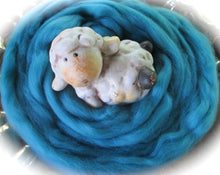 Load image into Gallery viewer, SUPERSOFT Maldives 19 Micron Merino Top Spinning &amp; Felting SUPERFAST SHIPPING!
