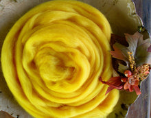 Load image into Gallery viewer, ULTRASOFT Daffodil 19.5 Micron Superfine Merino
