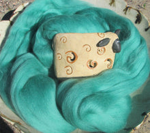 Load image into Gallery viewer, Seafoam Ultrafine 19 Micron Merino Top Spinning &amp; Felting SUPER FAST SHIPPING!
